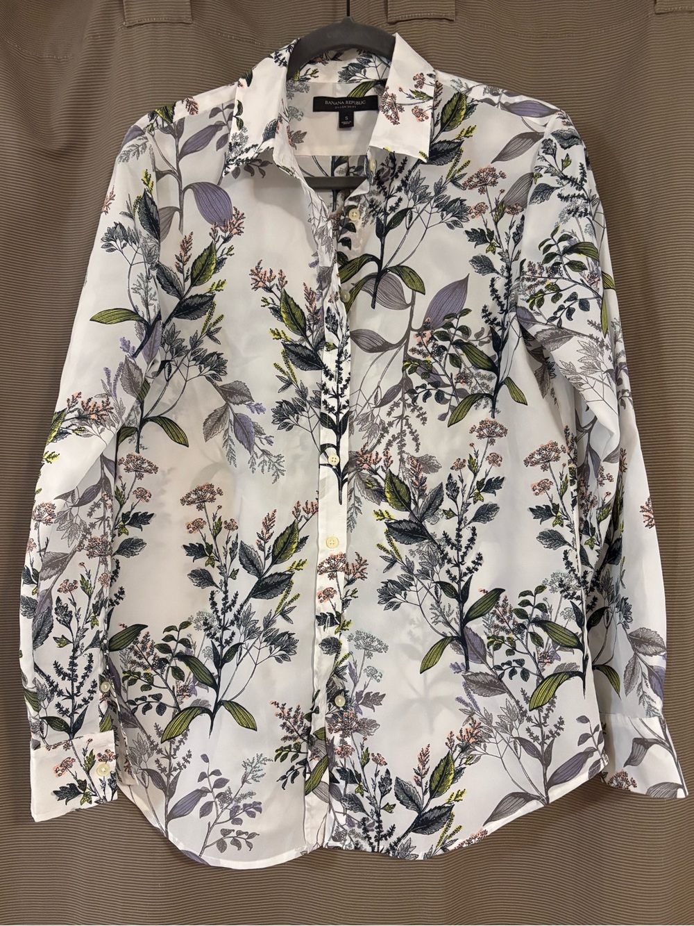 Banana Republic Sheer Floral Long Sleeve Button Down Shirt in Small